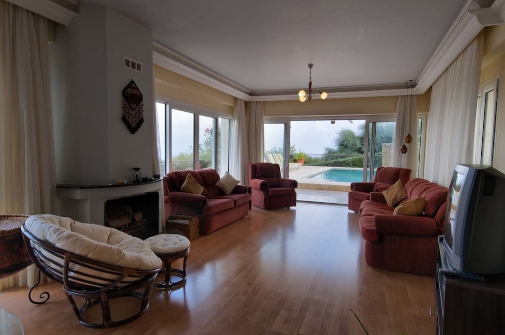 Фото Villa Hillcrest by Amy Villas