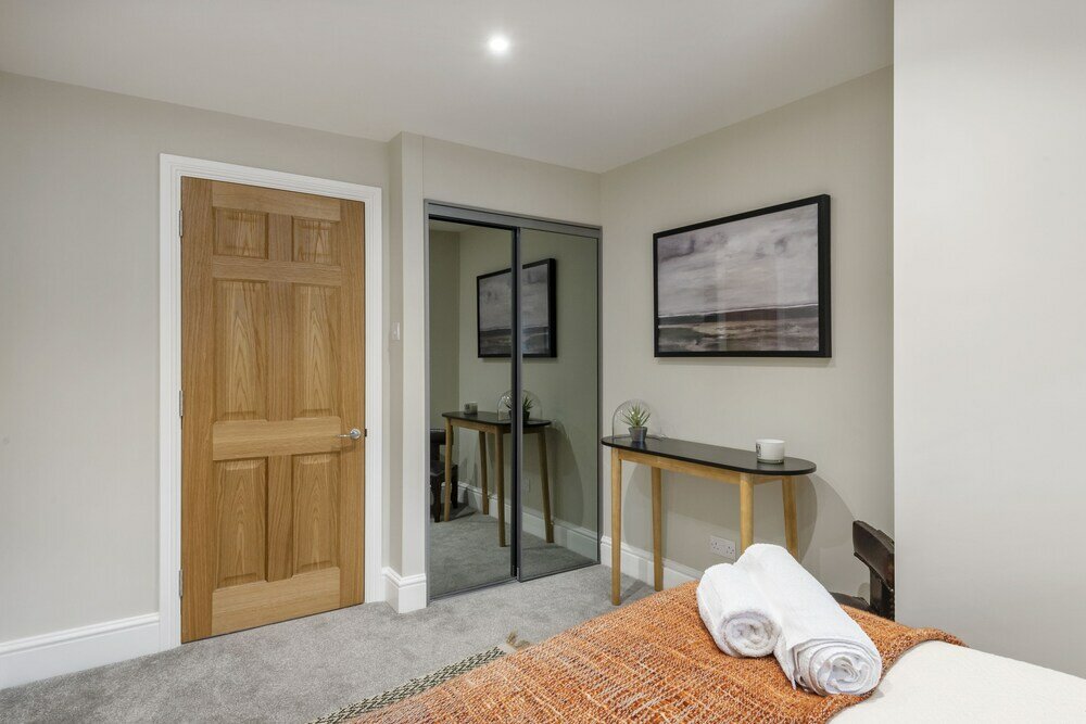 Фото Superior Stays Luxury Apartments - Bath City Centre
