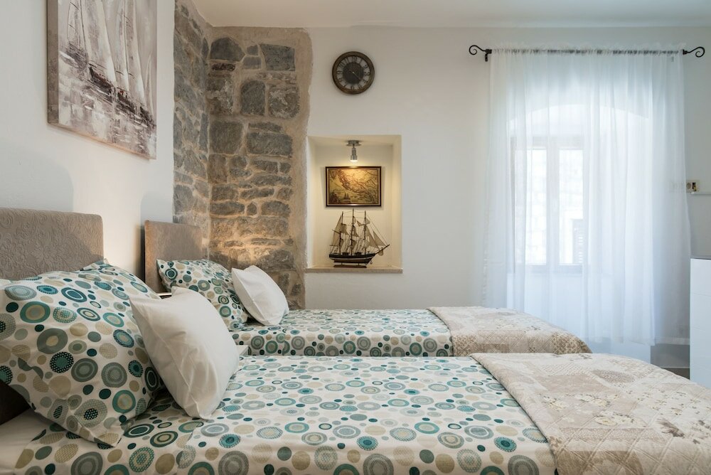 Фото Split Apartments with Hotel Service