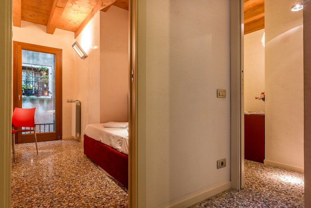 Фото Family Colours near Rialto Mercato