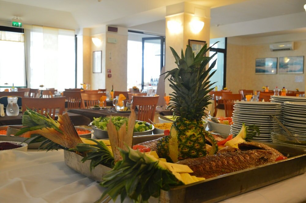 Фото Hotel Karin