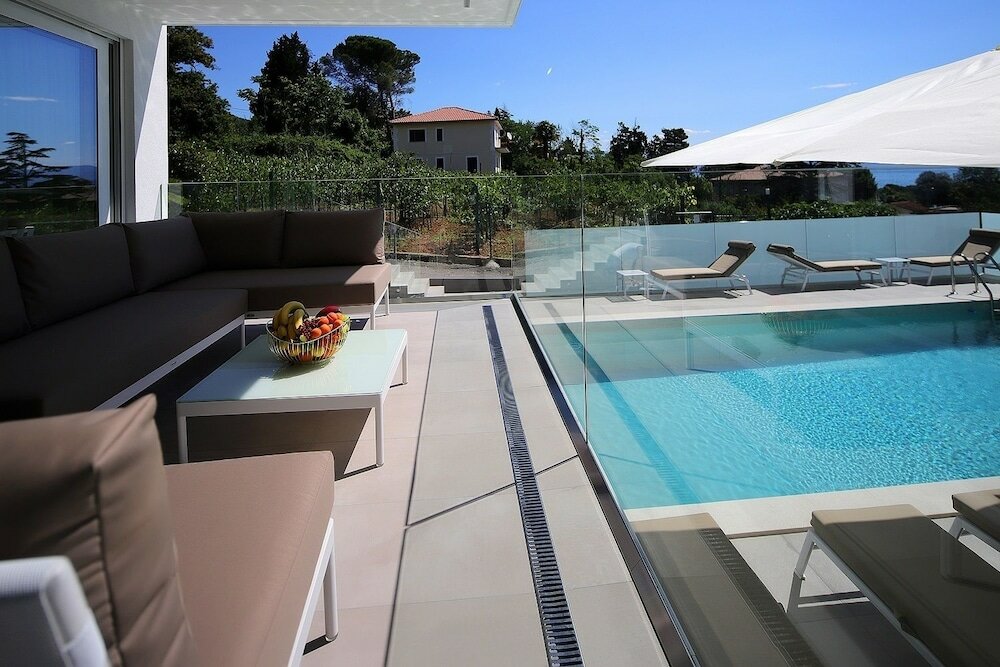 Фото Designed Apartment with Swimming Pool