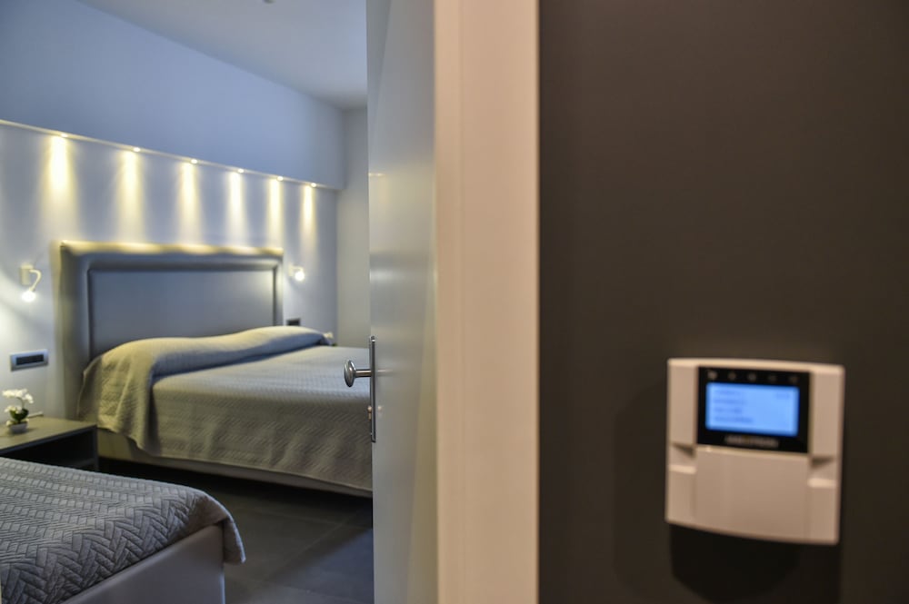 Фото Pompei Inn Ruins Luxury Suites