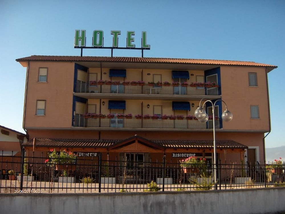 Фото отеля 3