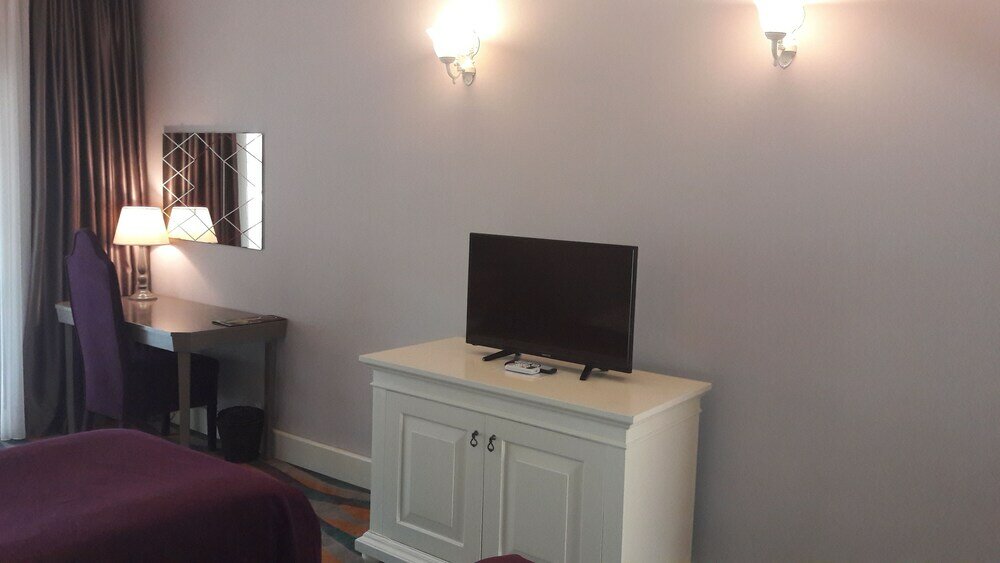 Фото Bellapais Monastery Village