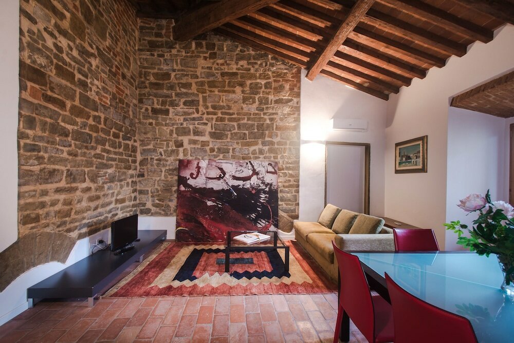 Фото Central Location in Florence Inviting 3bd Apt