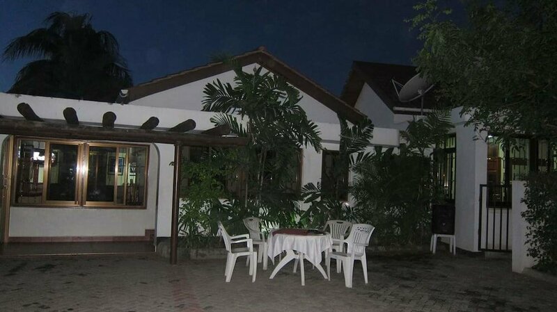 Гостиница Mombasa Family Lodge в Дар-эс-Саламе
