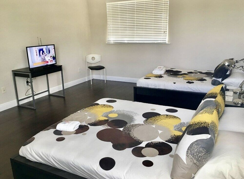 Фото 4br Townhouse 906 by Ideal Experience Vr