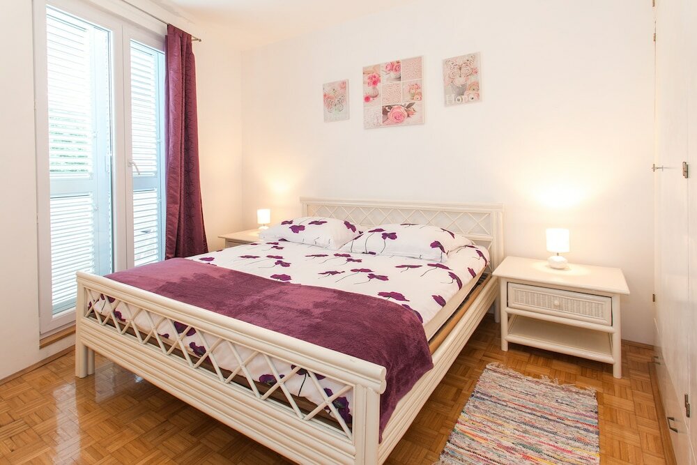 Фото Three Wells Apartment