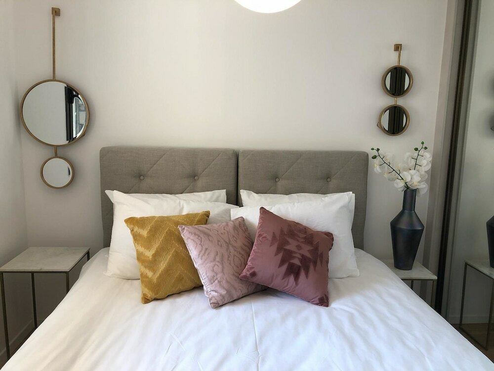 Фото New Luxurious 2br front old city Legacy