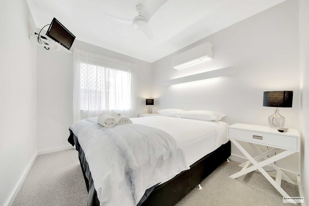 Фото Driftwood On The Beach