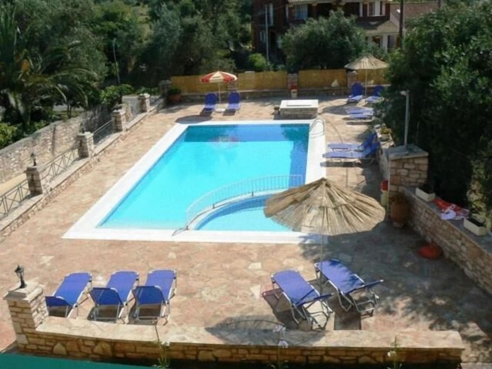 Фото Emily's Apartments