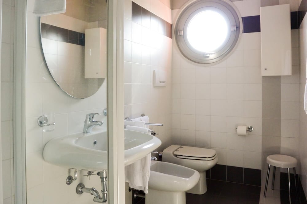 Фото Vista Hotel & Residence