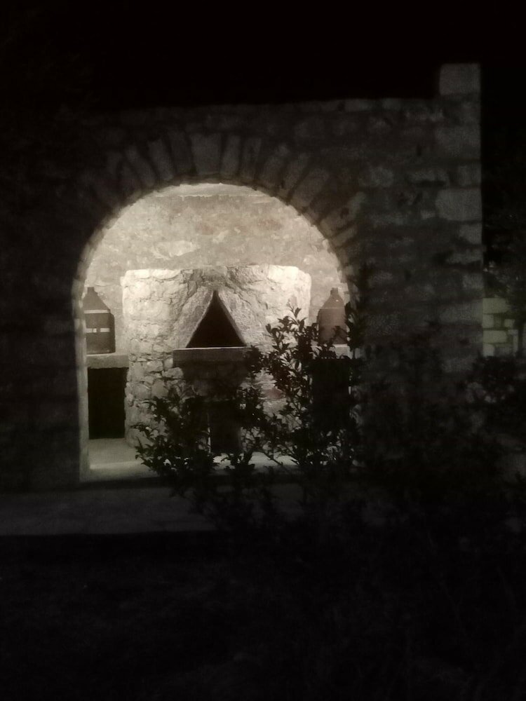 Фото Charouda Stone Tower