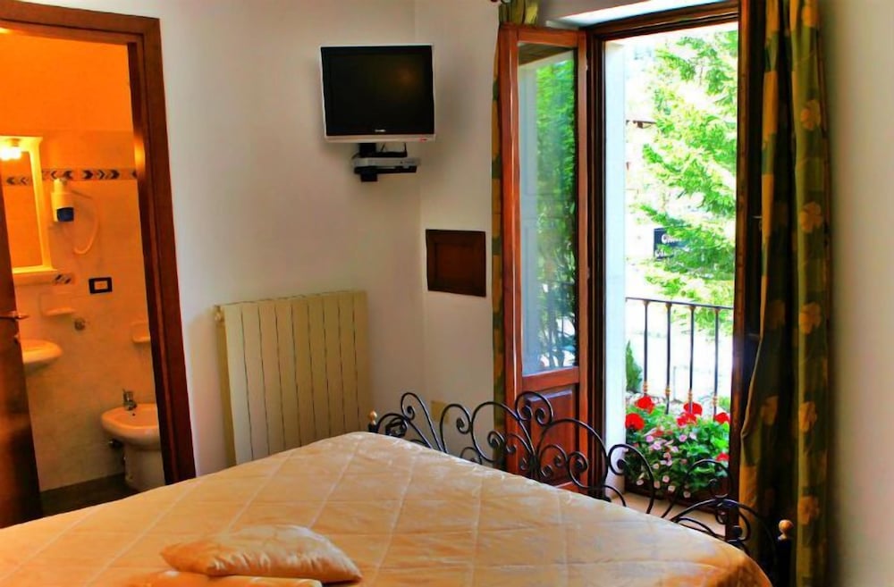 Фото Hotel Bucaneve