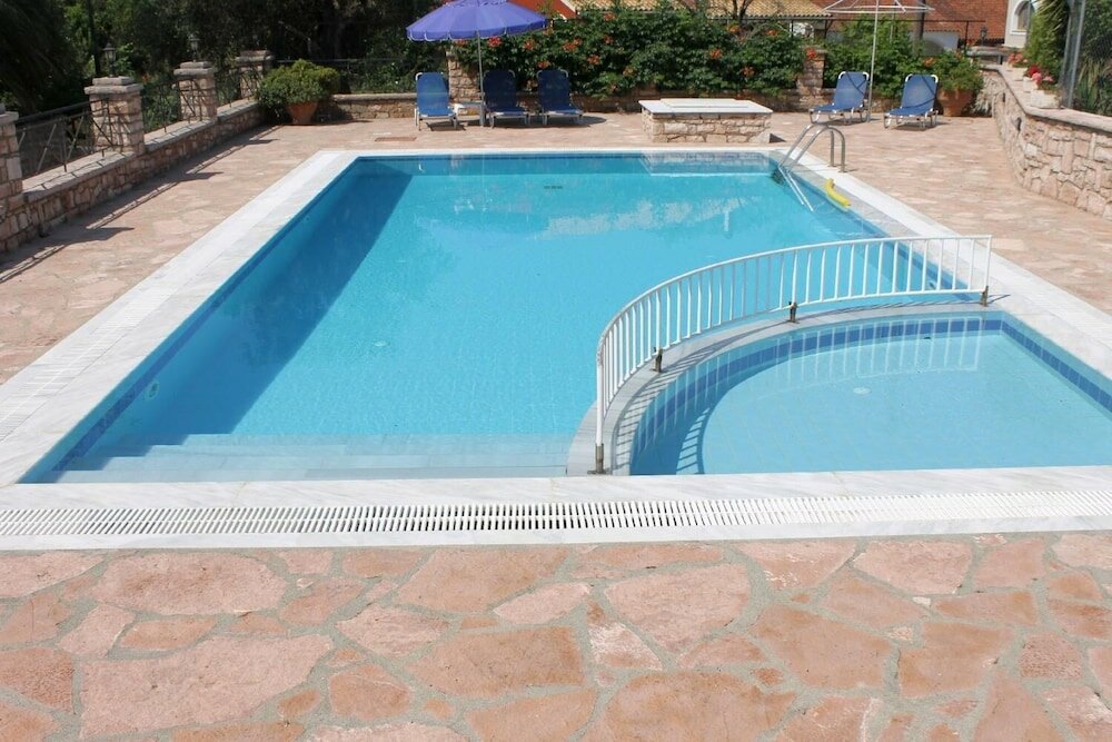 Фото Emily's Apartments