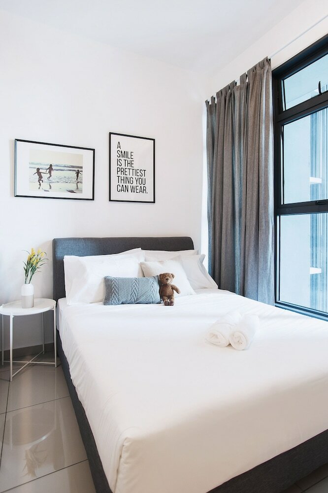 Фото A9 Relax & Enjoy in a Luxury Condo near Jonker St