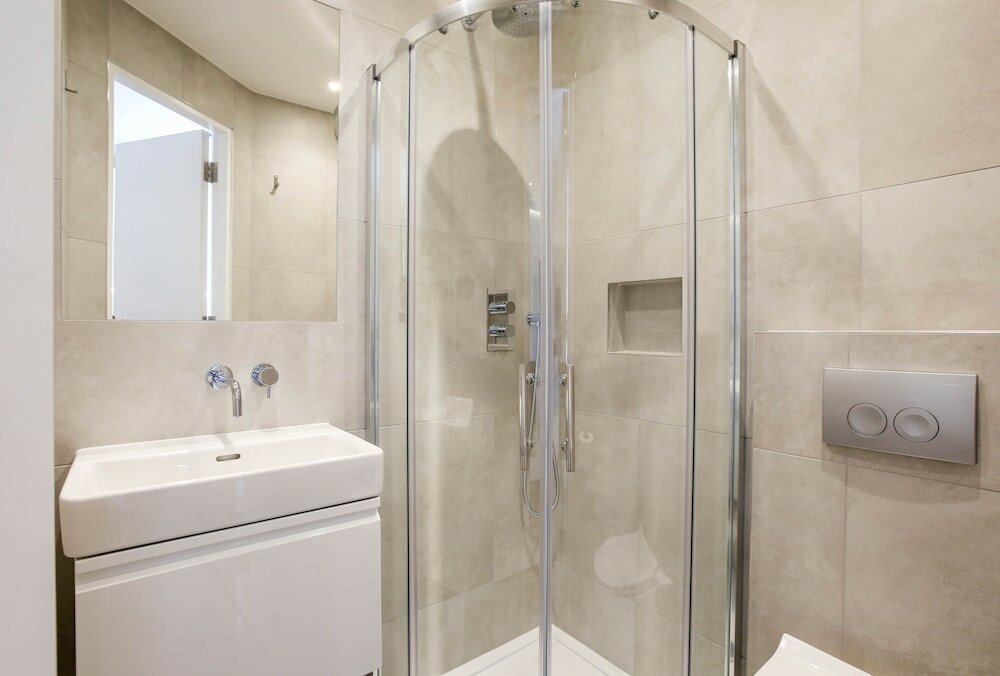 Фото Cromwell Serviced Apartment