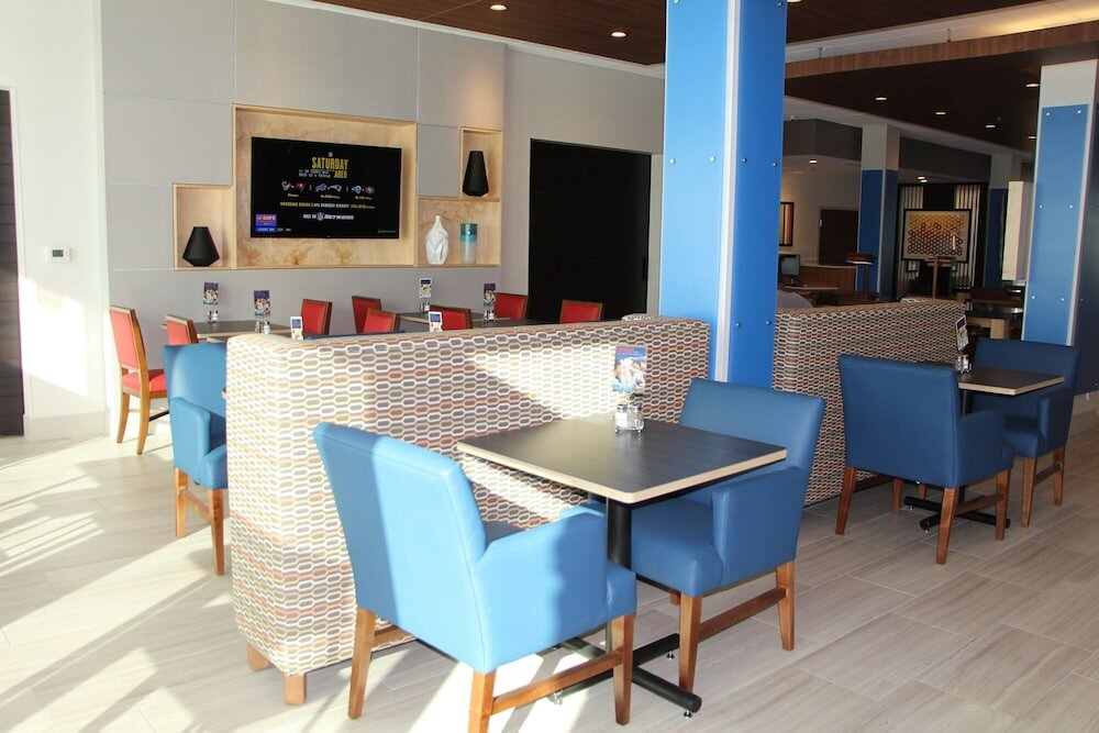 Фото Holiday Inn Express & Suites Phoenix - Airport North, an Ihg Hotel