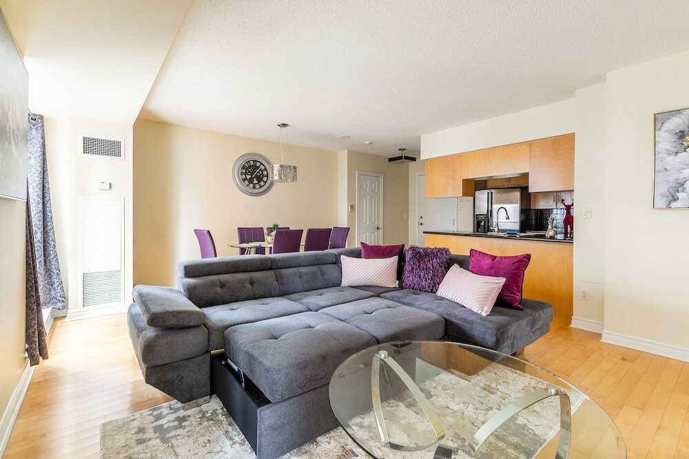 Фото Simply Comfort, Stylish Downtown Apartment