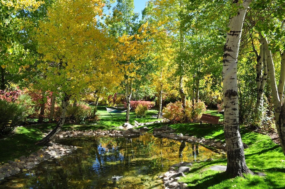 Фото GetAways at Olympic Village Inn