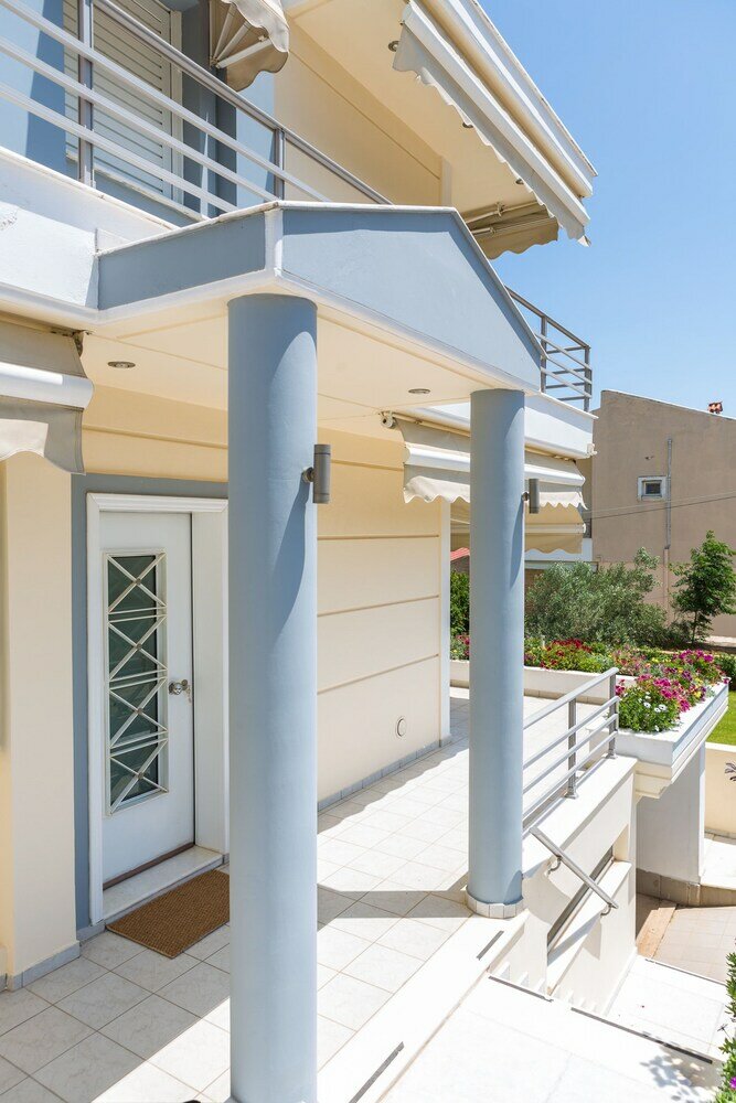 Фото Bright & Spacious two-floor Family Garden Home