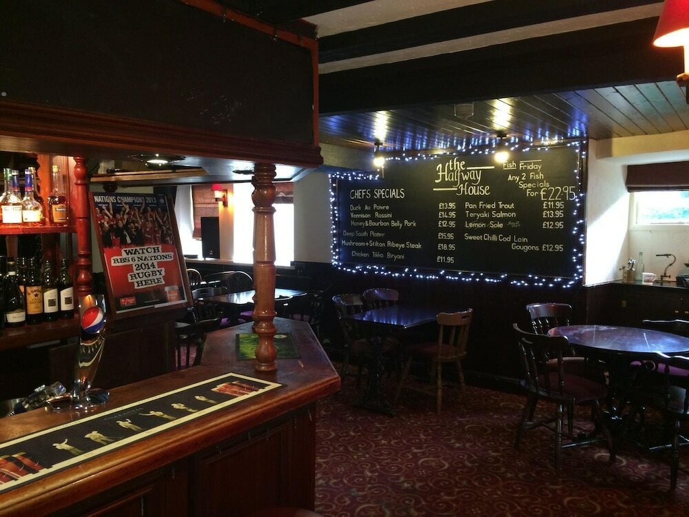 Фото Halfway House