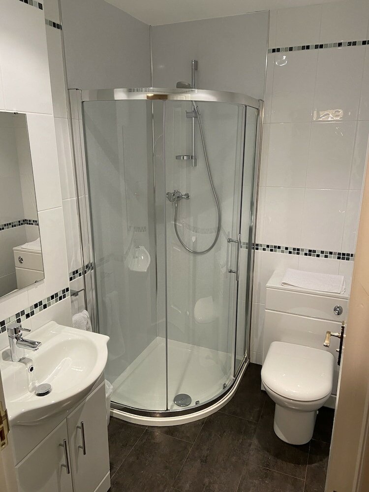 Фото Ivy Cottage Serviced Accommodation