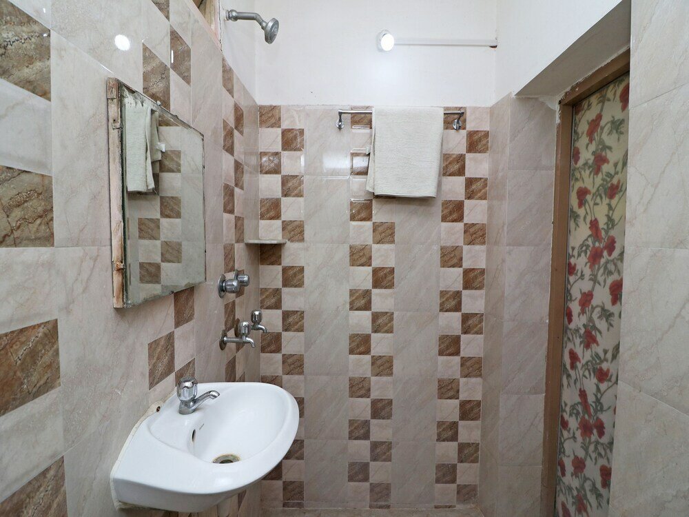 Фото Hotel Saraogi