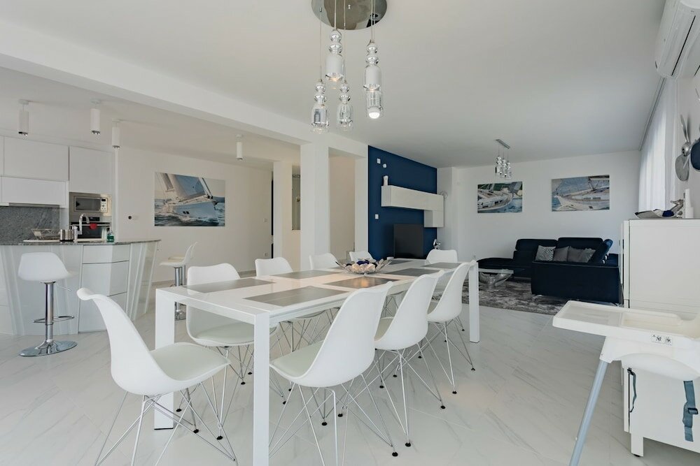 Фото Villa Compass Luxury in a natural bay