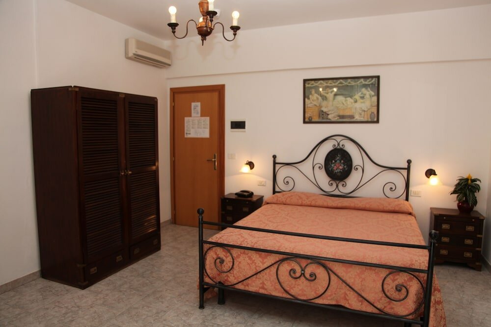 Фото Hotel Lo Scirocco