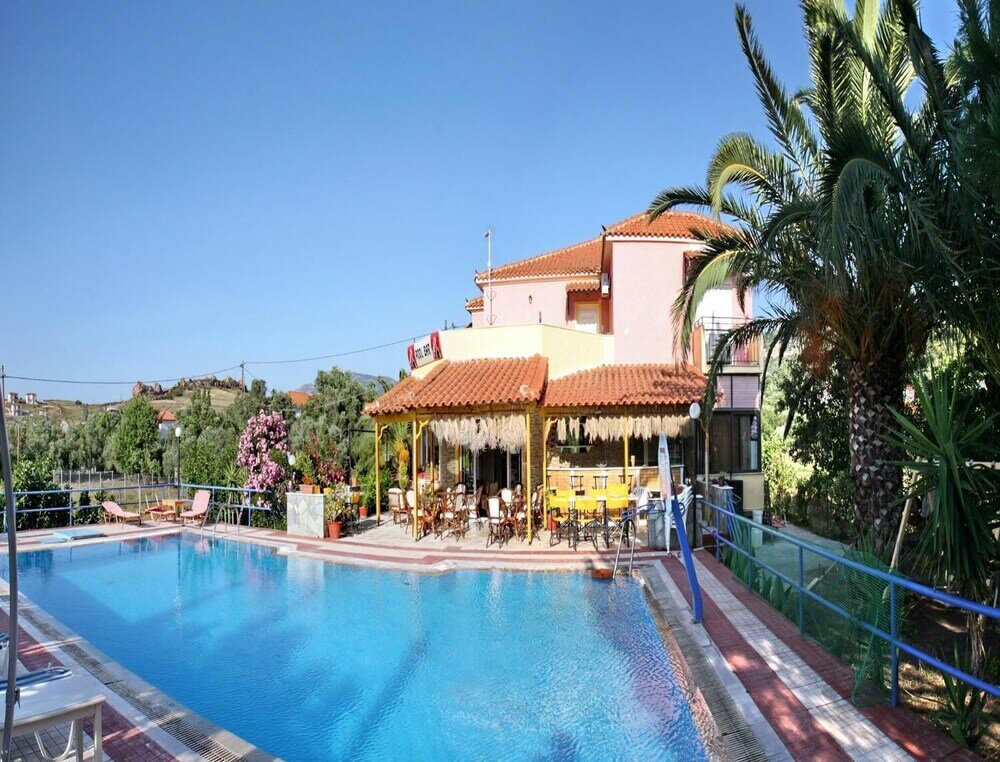 Фото отеля 1