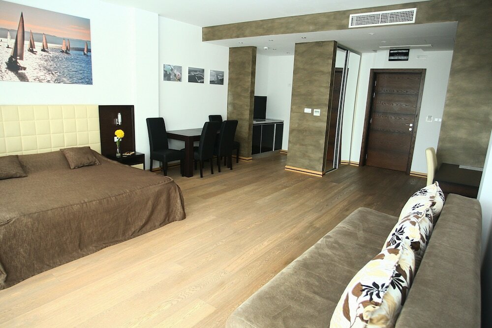 Фото Sky View Luxury Apartments