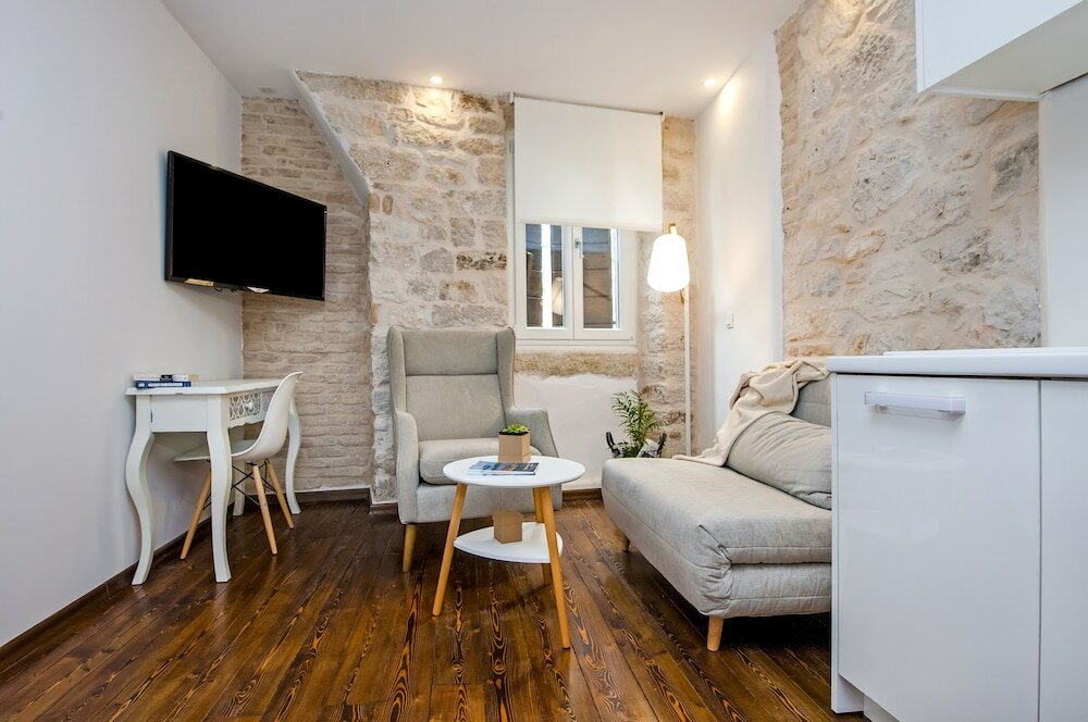 Фото Luna Rooms and Studios