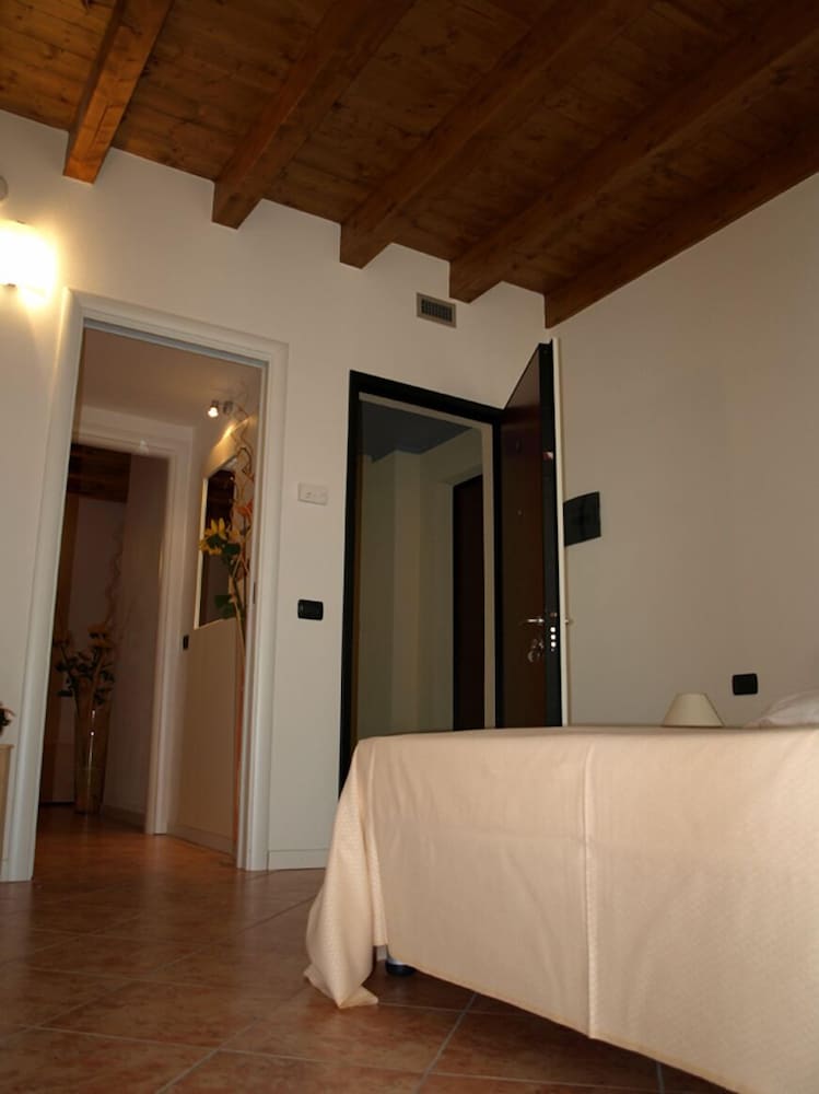 Фото Hotel Karol