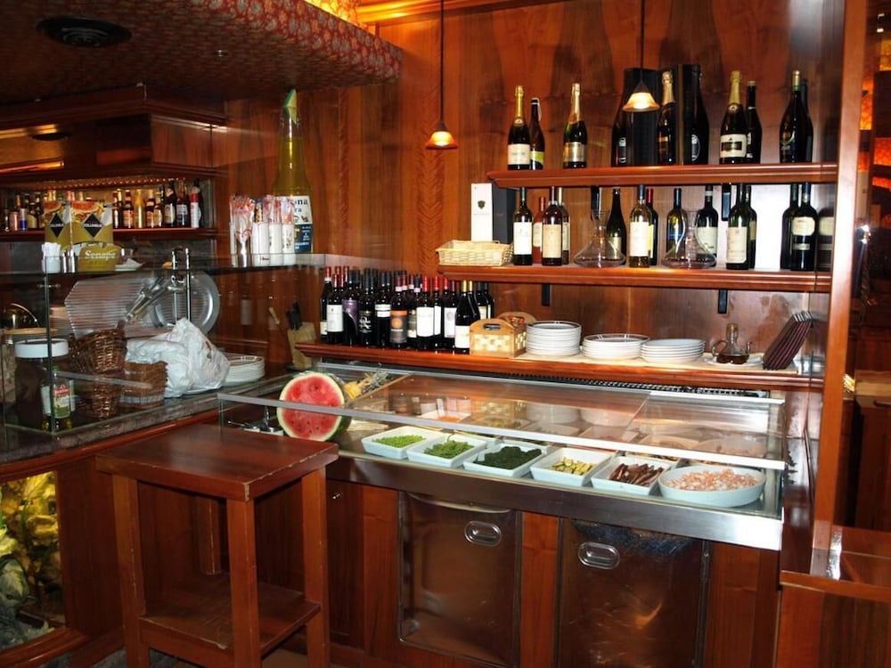 Фото Hotel Karol