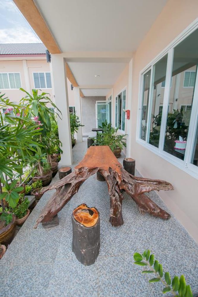 Фото Wattanawan Hotel