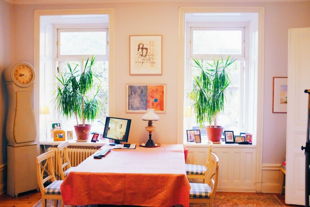 Фото Beautiful, Artistic, Heirloom Apartment