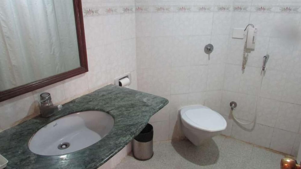 Фото Sovereign Hotel