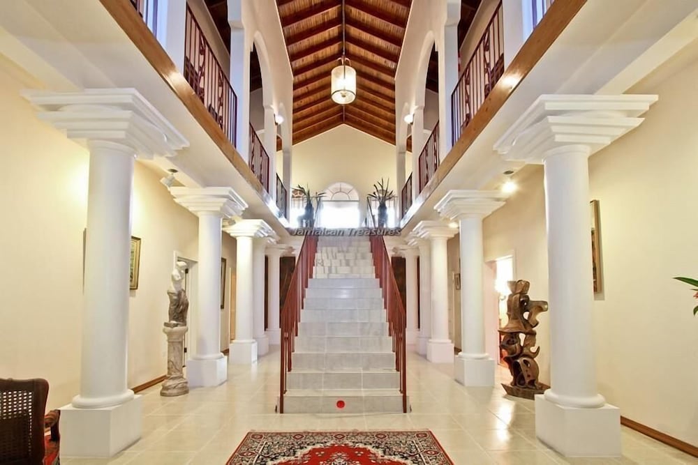 Фото Summerhill, 8br by Jamaican Treasures
