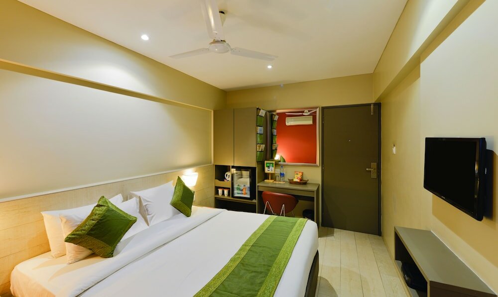 Фото Treebo swastik