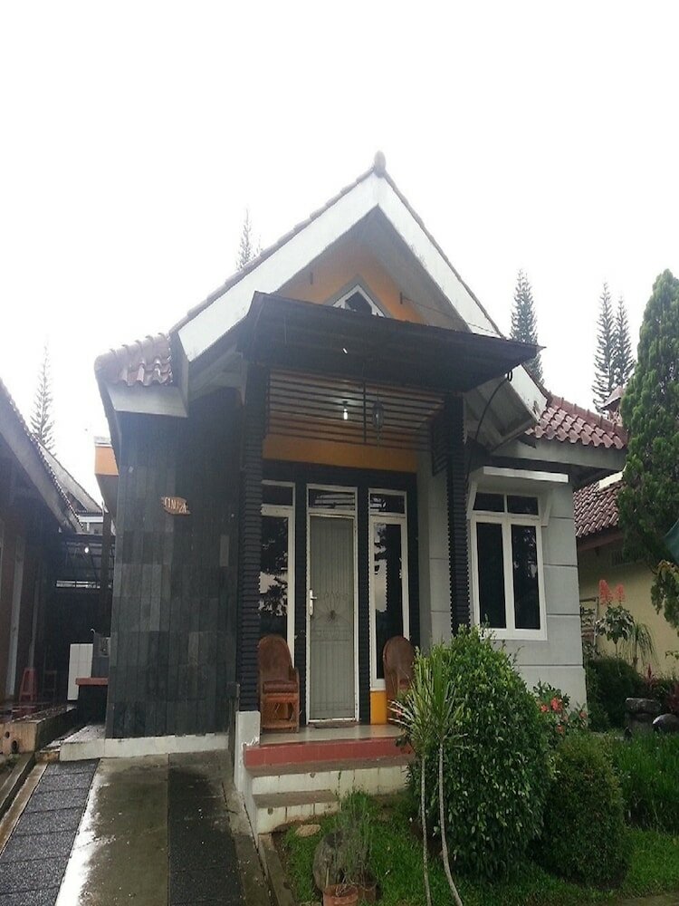 Фото Villa Kota Bunga Seruni