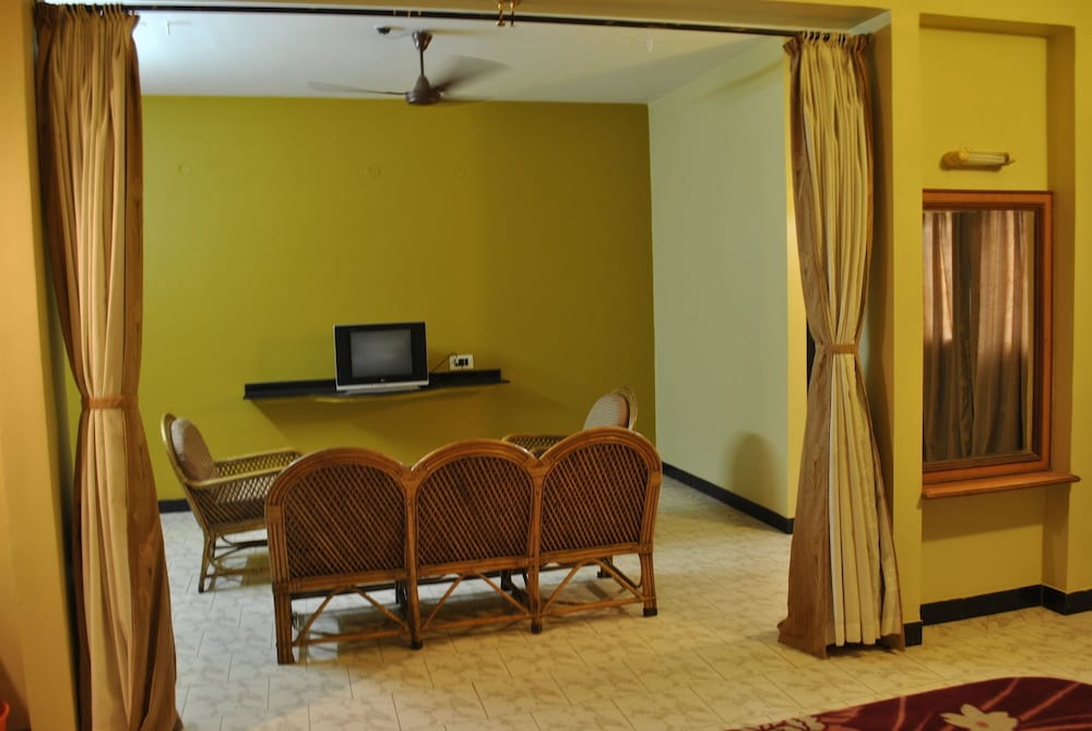 Фото Hotel B M Shree Residency