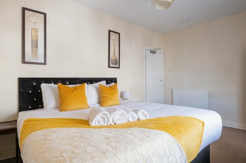 Гостиница Novelty Suites - Roslin Street