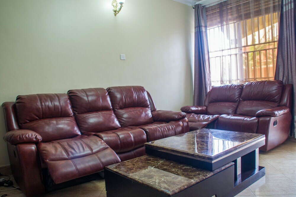 Фото Homely Nest Hotel