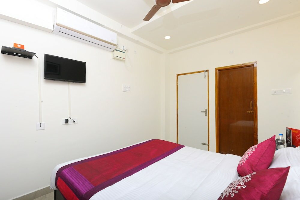 Фото Oyo 10701 Moukthi Apartment