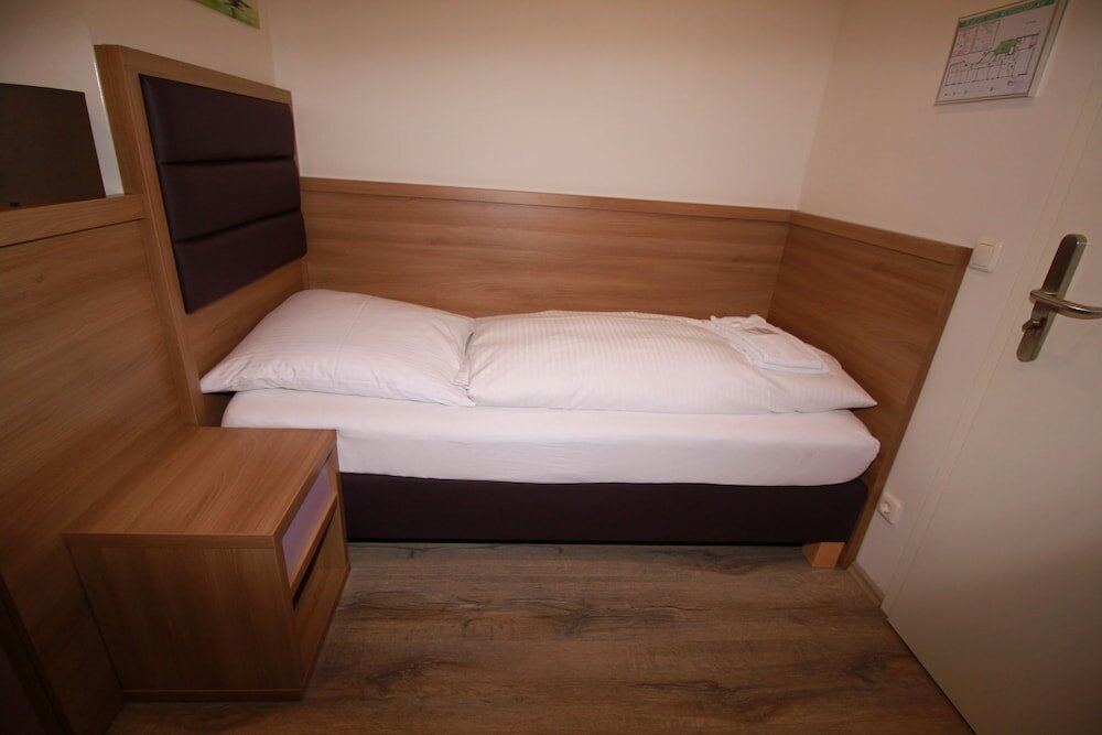 Фото Slamba Hostel Augsburg