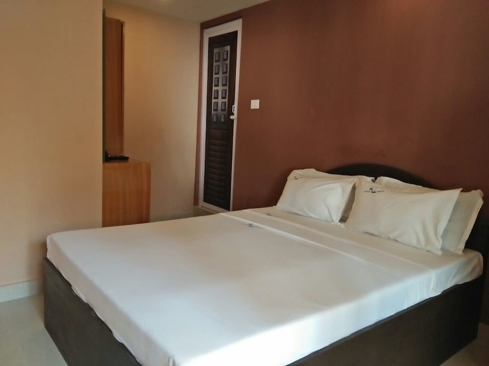 Фото Black Beach Resort