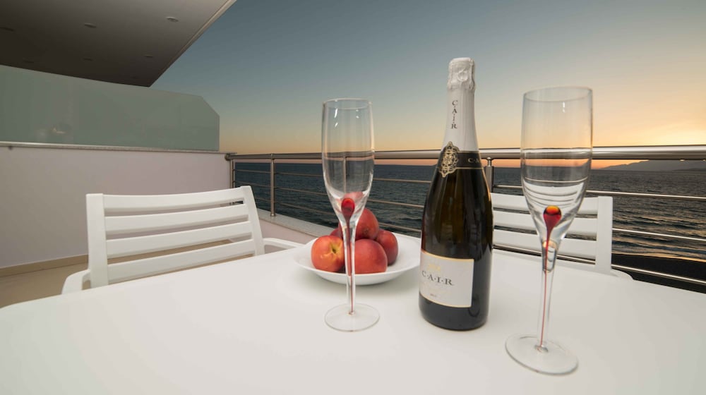 Фото Bella Mare Luxury Apartments