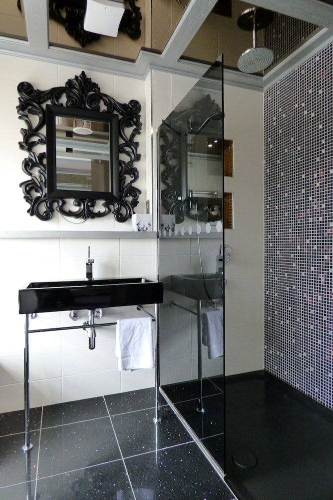 Фото Me and Mrs. Jones